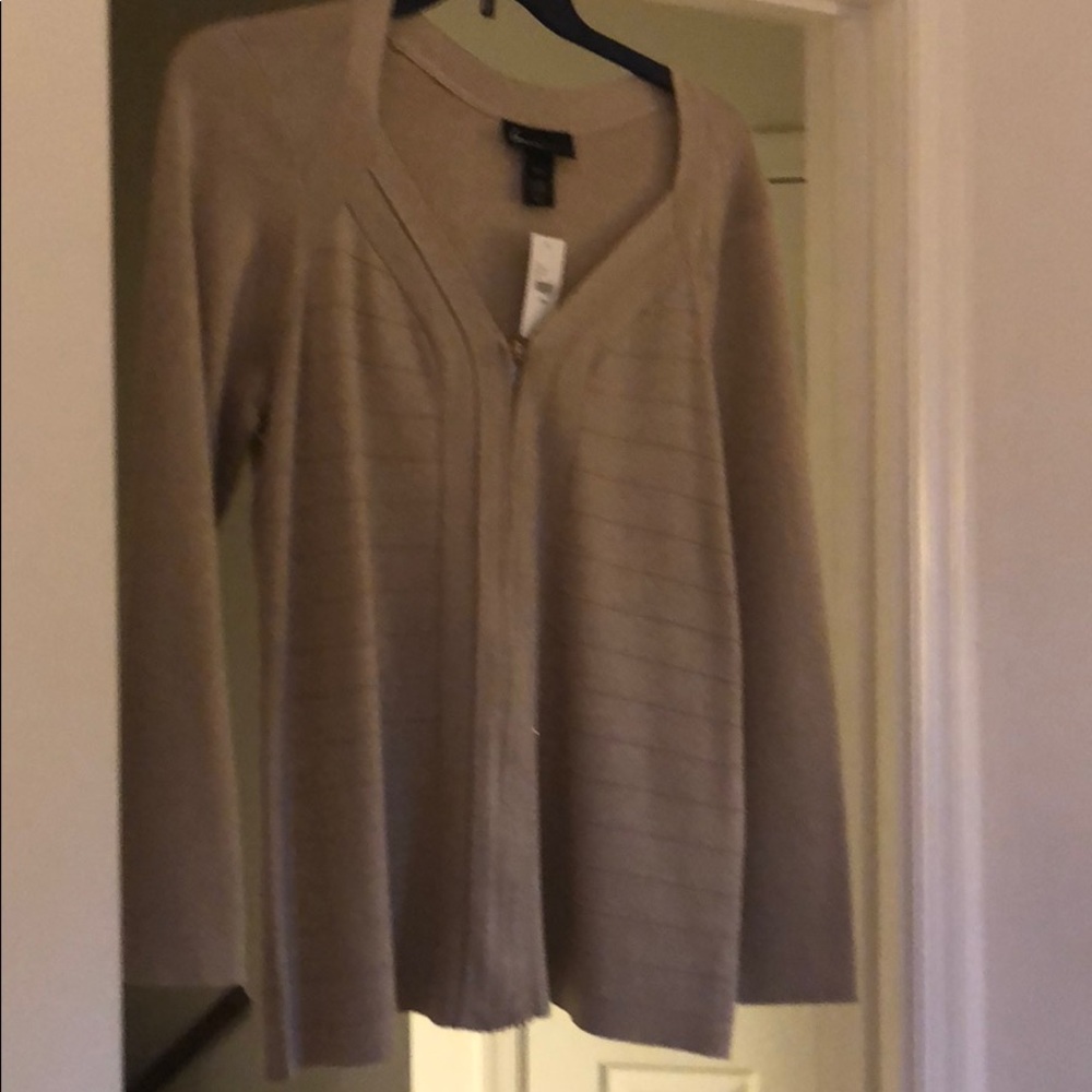 Cardigan NEW with tags - Picture 5 of 5